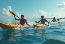 Travessia a Nado SJN-RG Bate Recorde e Consagra-se como Sucesso A imagem mostra quatro pessoas de caiaque numa competição.